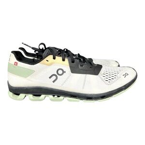 Womens On Cloud white walking shoes 7.5